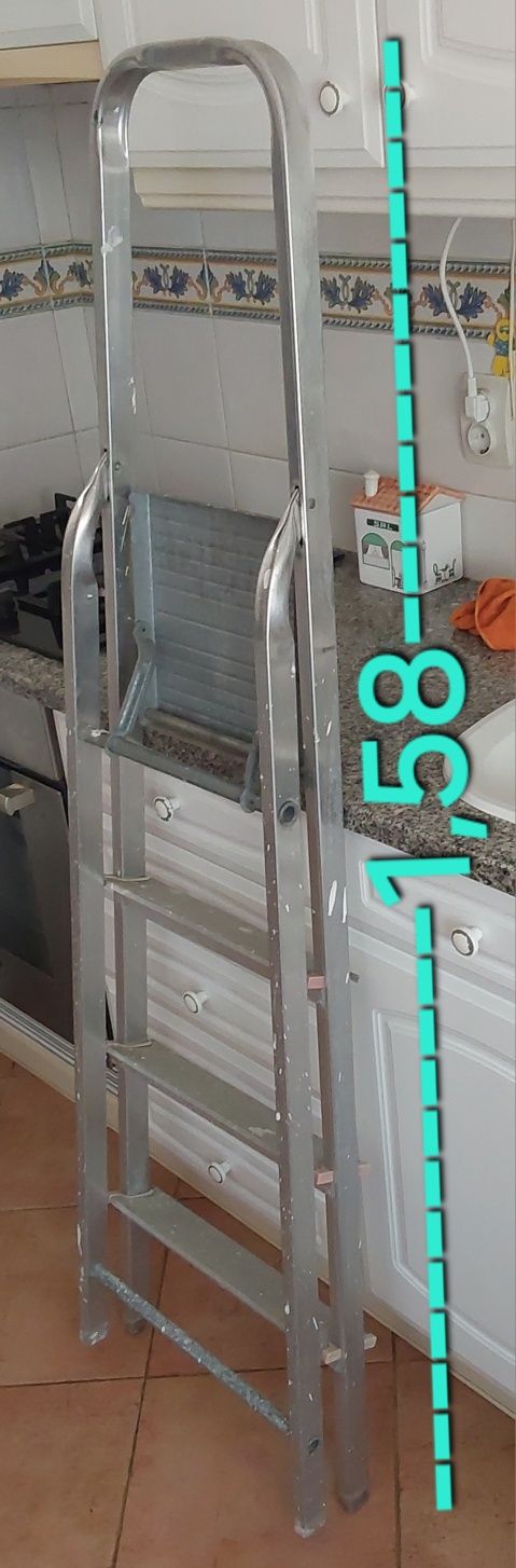 ESCADOTE DE ALUMÍNIO 4 DEGRAUS. Casa,Quarto,Sala,Garagem,Pinturas,etc.