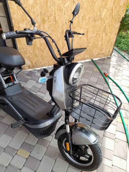 Продам елекроскутер кросер CR1