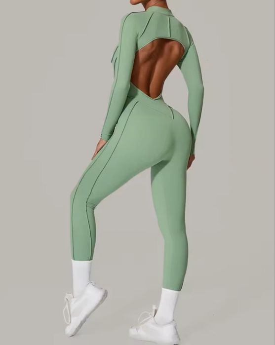 Коричневий та бежевий комбінезони