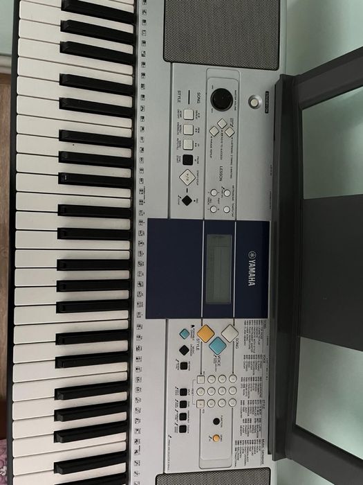 Продам синтезатор YAMAHA PSR E323