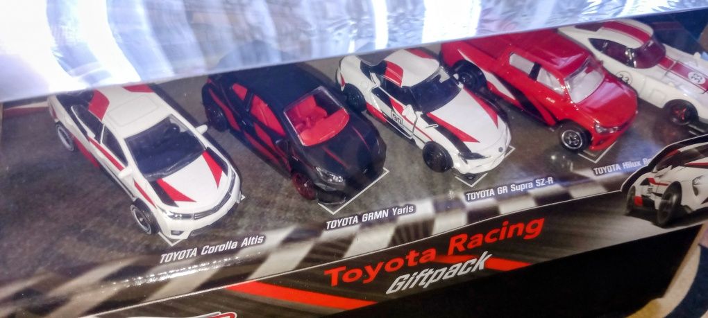 Zestaw modeli Majorette Toyota Racing Giftpack 5 modeli Nowe