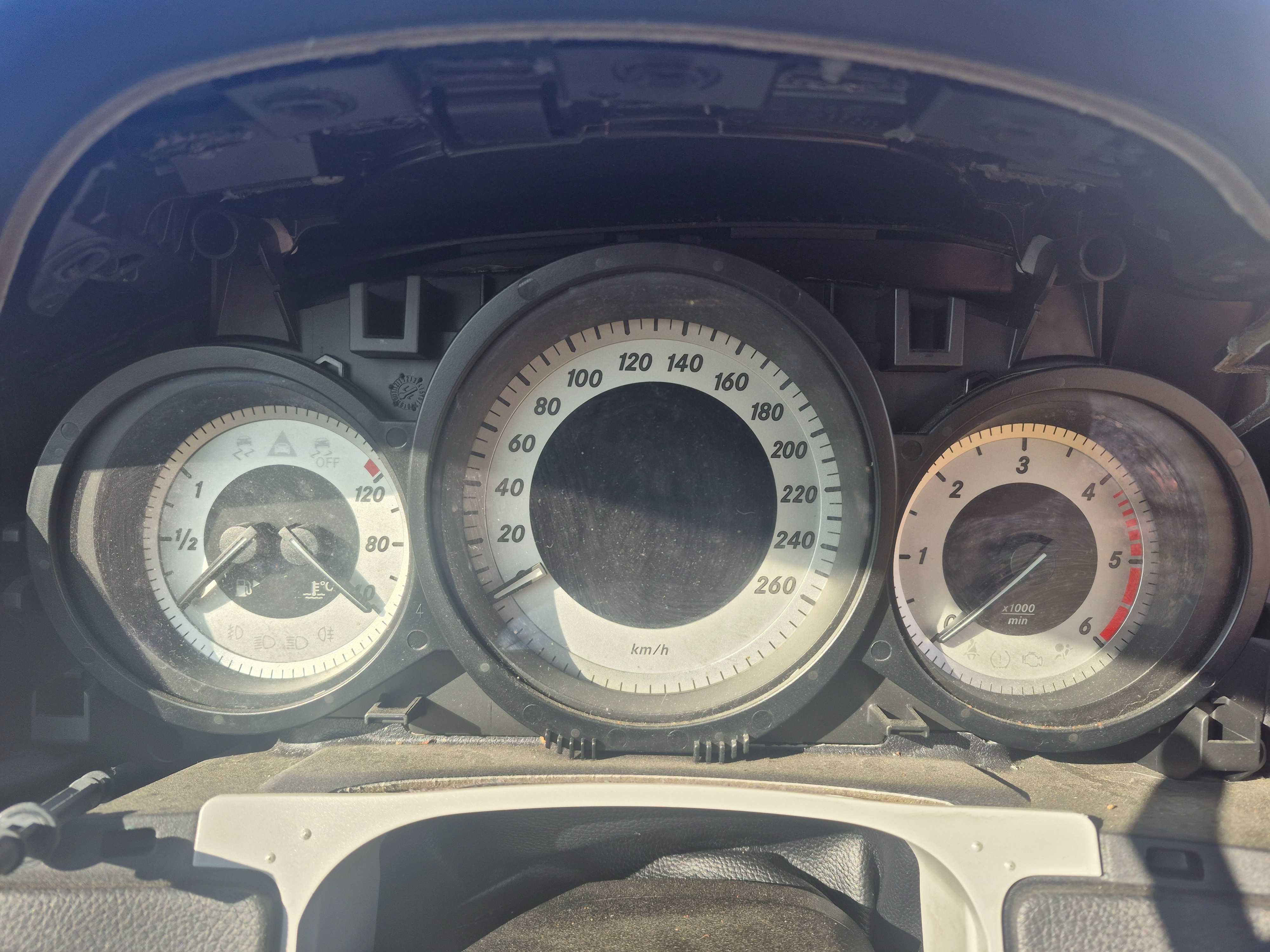 Mercedes w204 cklasa licznik zegary europa