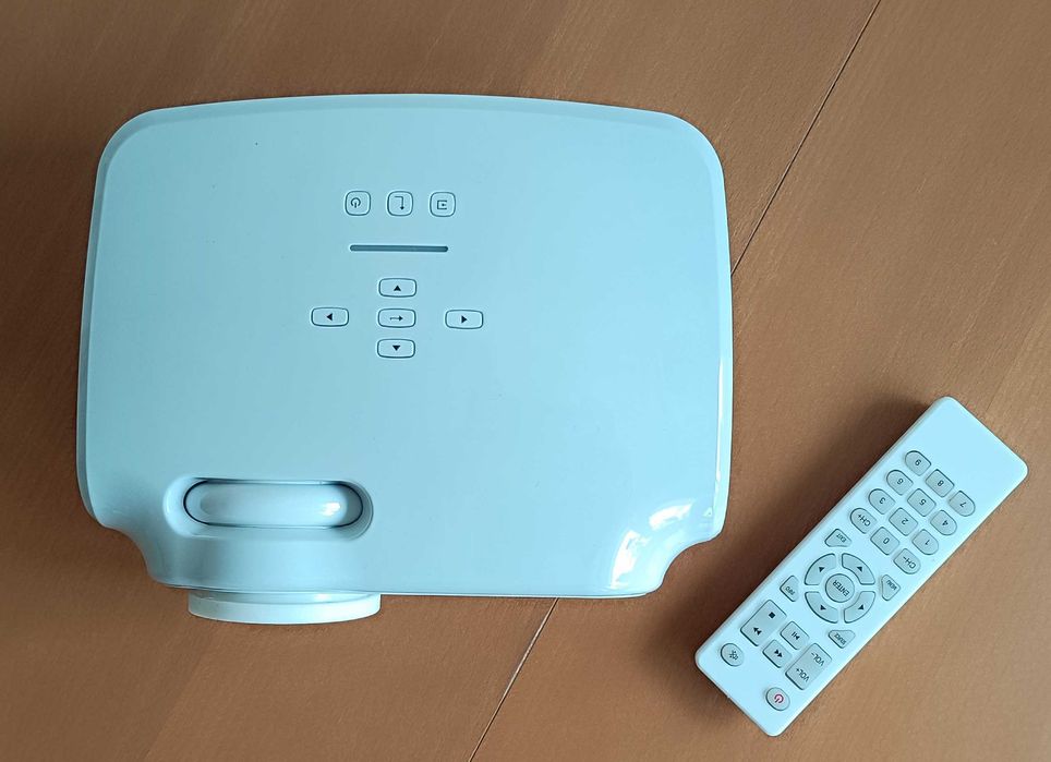 Projektor Crenova XPE 498 – Stan Idealny!