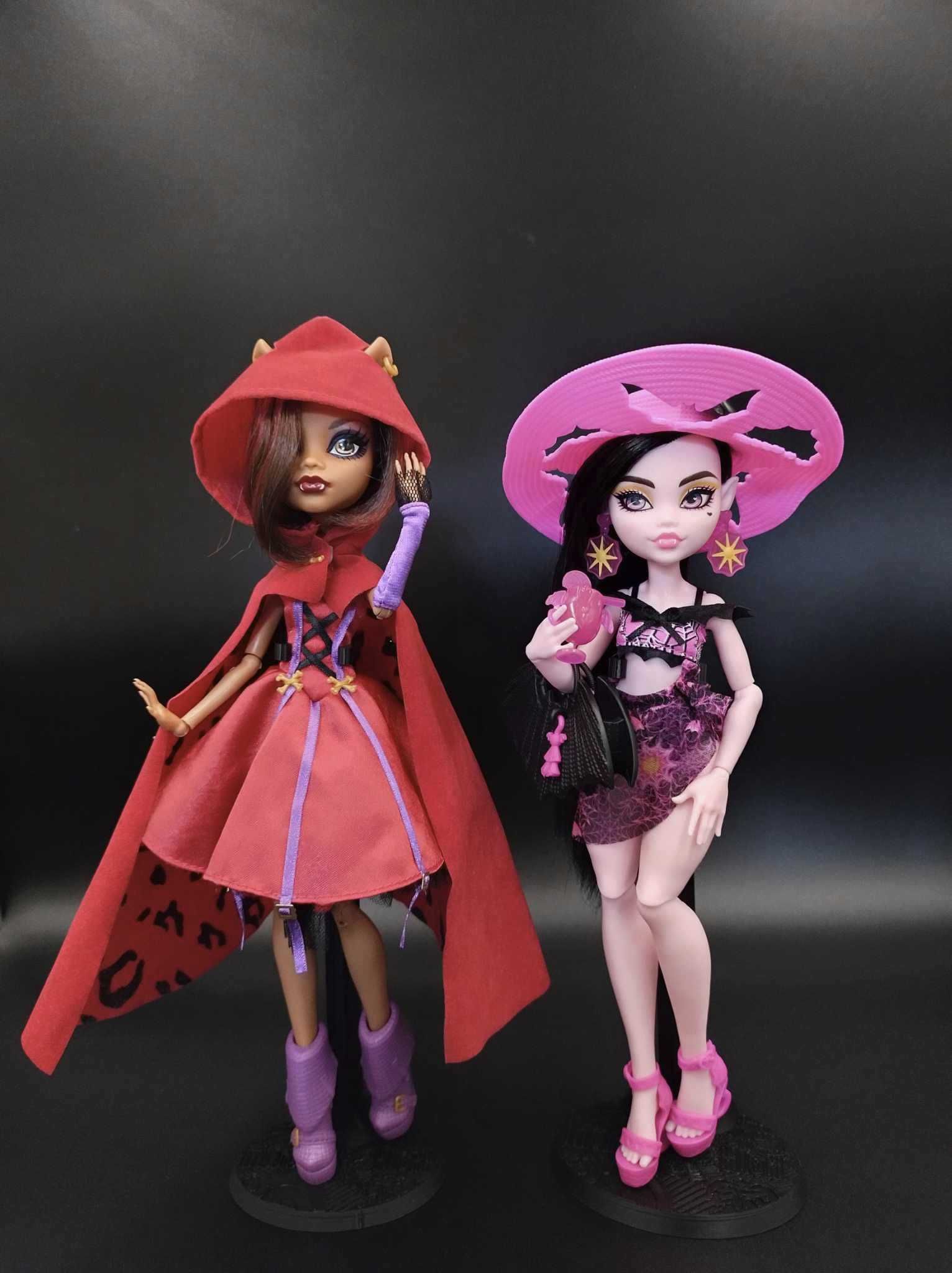 Stojak dla lalek monster high czarny