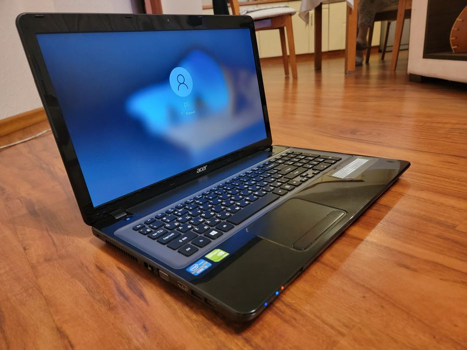 Acer TravelMate p273-mg 17.3 hd+/core i3 GeForce 710m 2gb