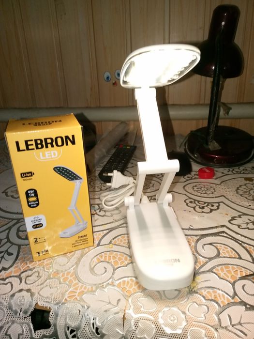 Продам лед лампу на акумуляторі