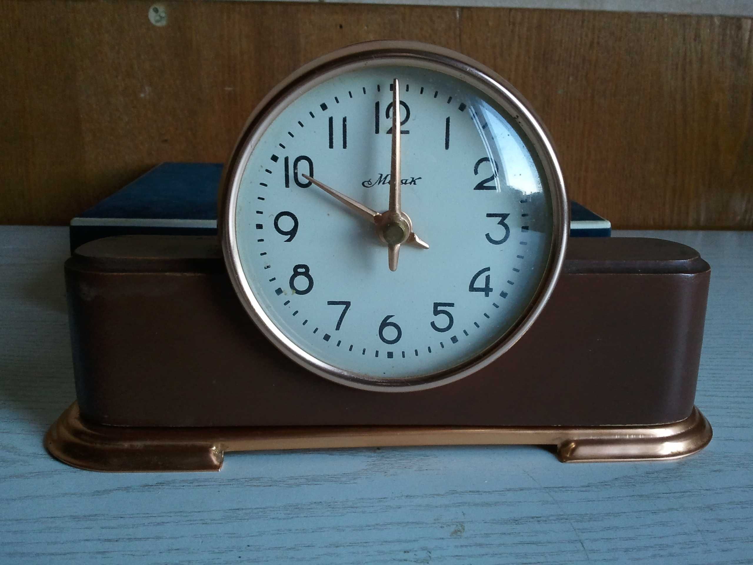 Часы механические настольные «Маяк»(не рабочие) СССР