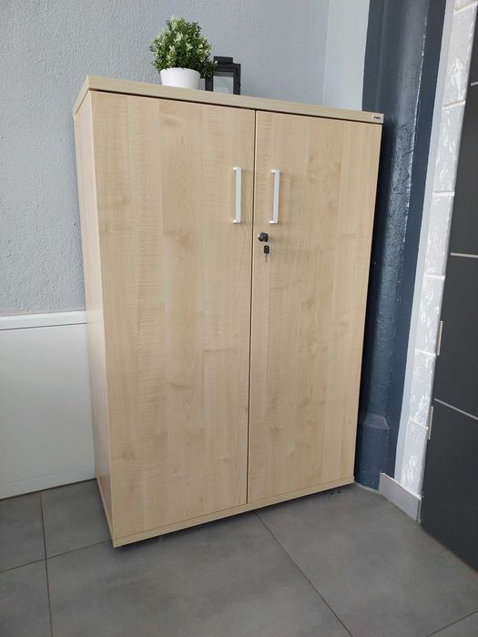 Szafa biurowa Simply – funkcjonalna i pojemna!