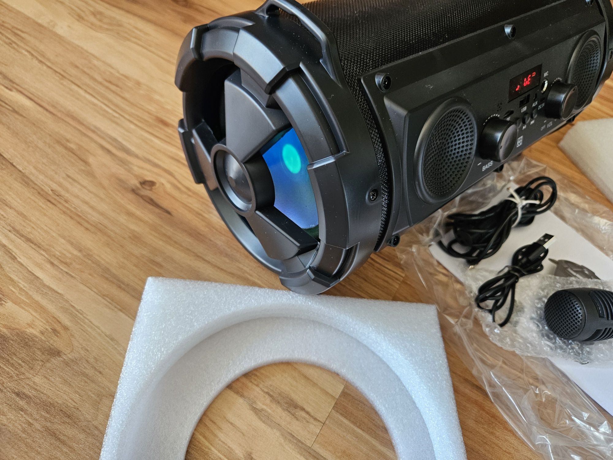 Glosnik karaoke +radio+bluetooth