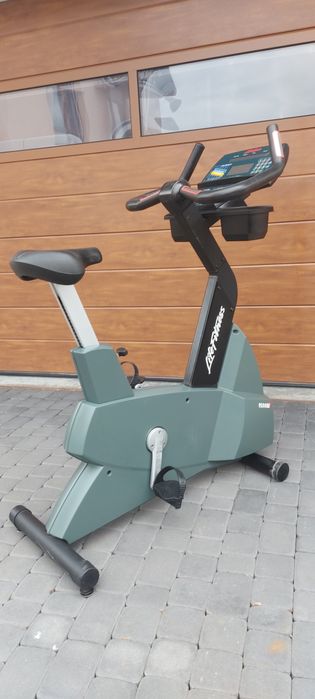 Rower Stacjonarny Pionowy Life Fitness Technogym Matrix