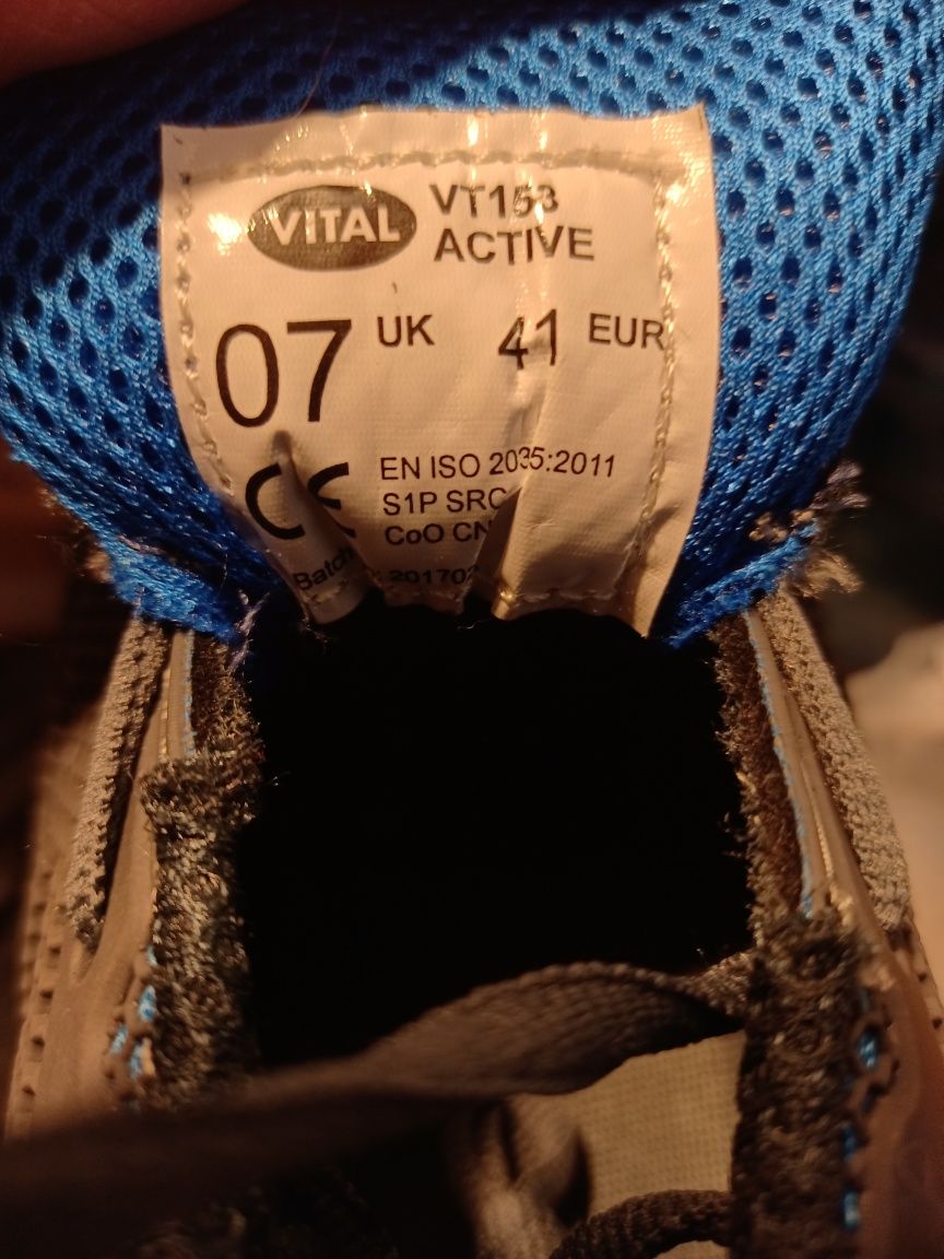 Buty robocze roz.41/7UK z metalowym noskiem