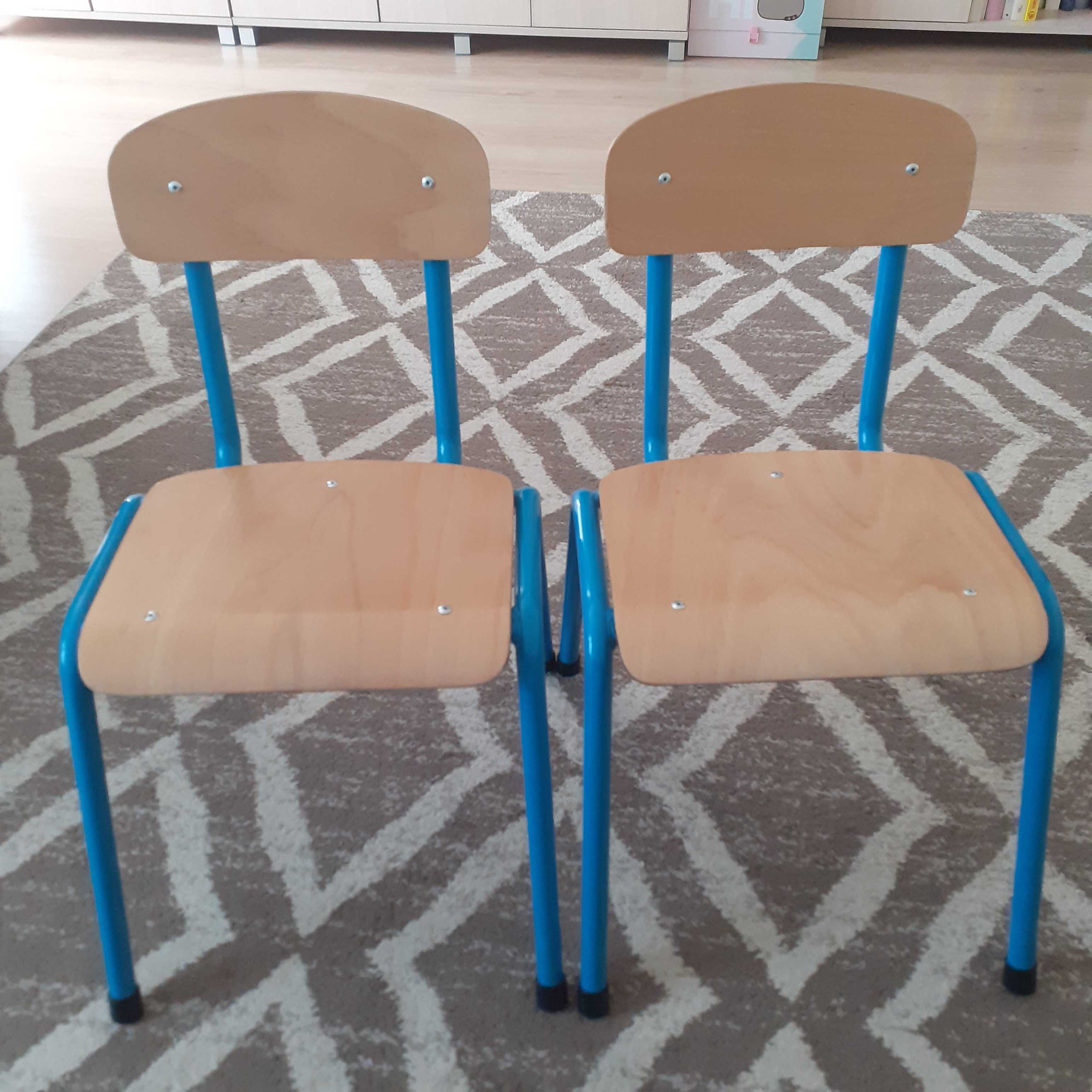 Stół i dwa krzesła