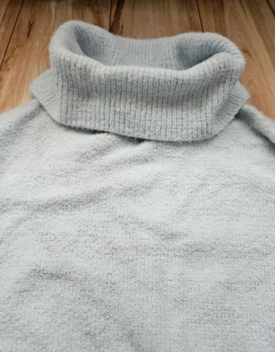 Błękitny golf gruby sweter