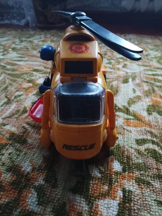 Спасательный вертолет