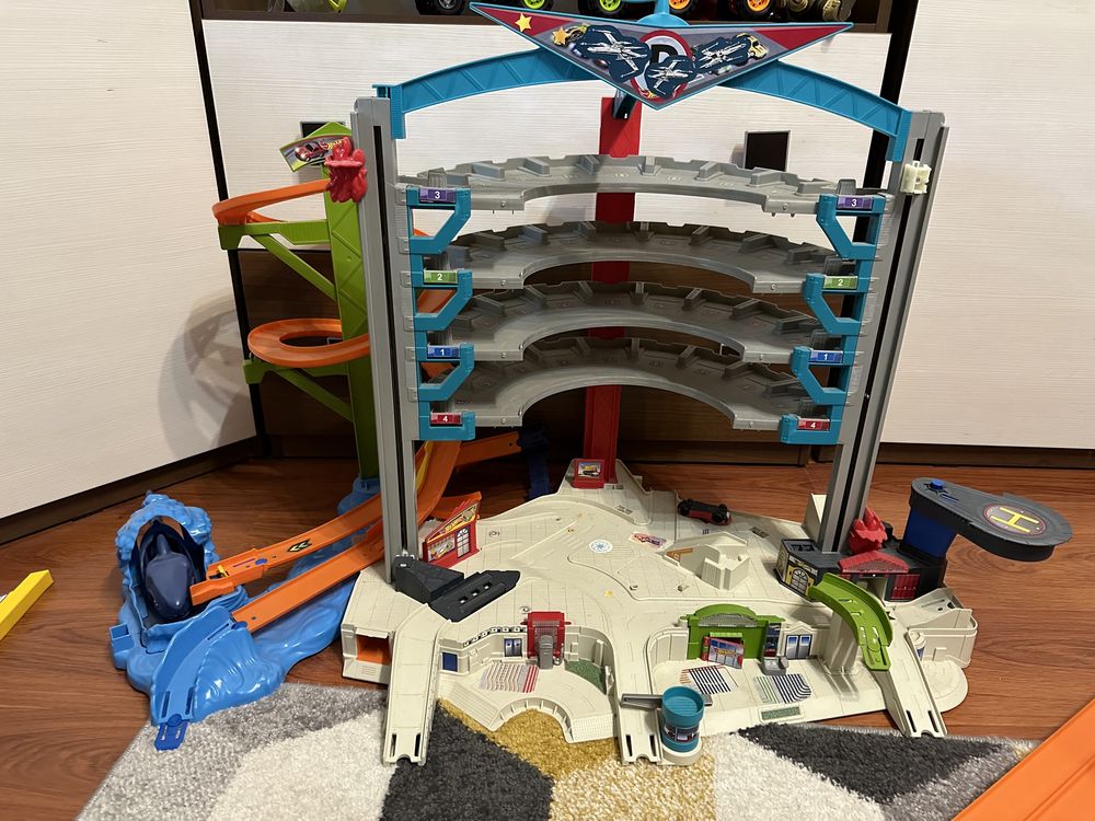 Tory hot wheels bardzo dobry stan