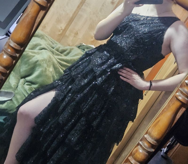 Carmen asymetryczna - czarna suknia balowa dressonnow