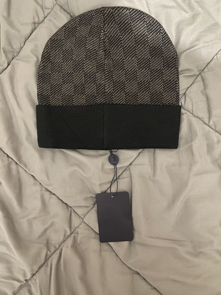 Gorro Louis Vuitton Cinza