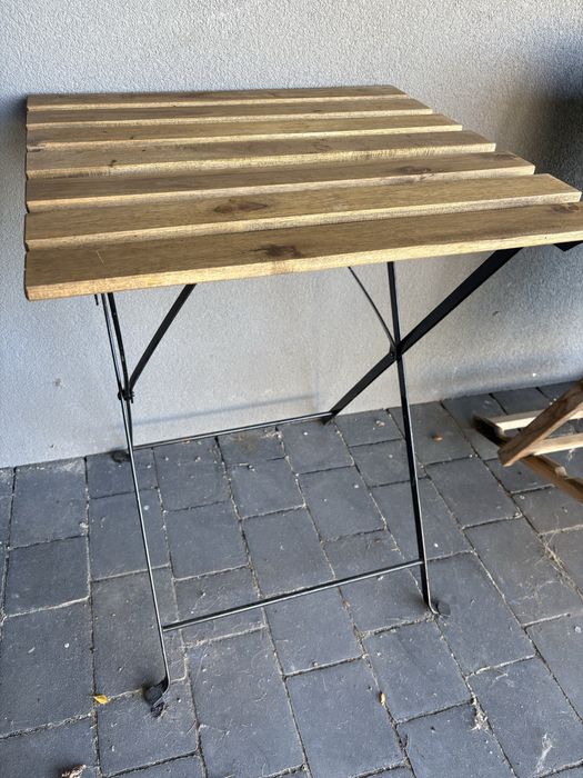Stolik z ikea.