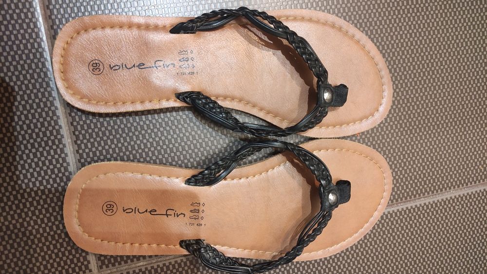 Sprzedam japonki, skóropodobne paski, rozmiar 39