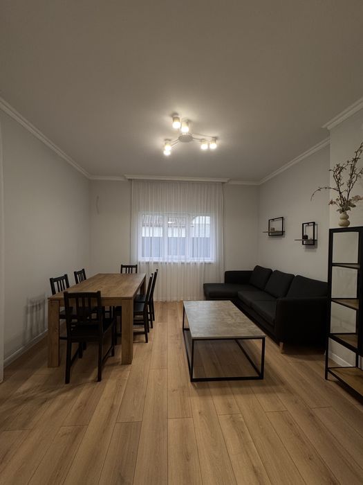 Продається просторий, новий будинок. Поруч р-ку Краснодонців