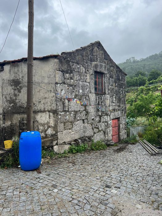 Moradia para restauro total