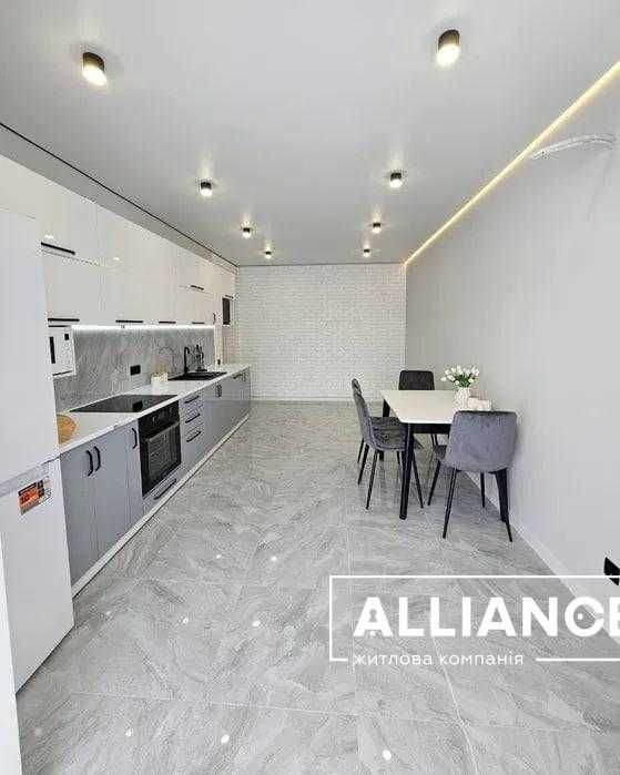 Сучасна 2 кім. квартира з ремонтом, меблями та технікою