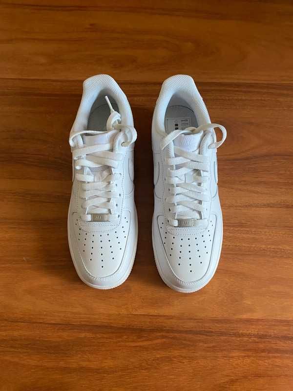 Nike Air Force 1 Low '07 White Rozmiar 40.5
