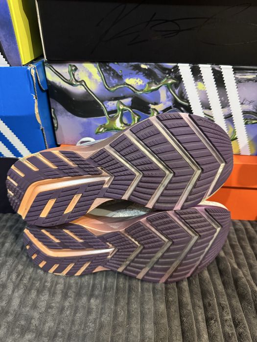 Оригінальні бігові кросівки Brooks Levitate 3 40,5(26см)