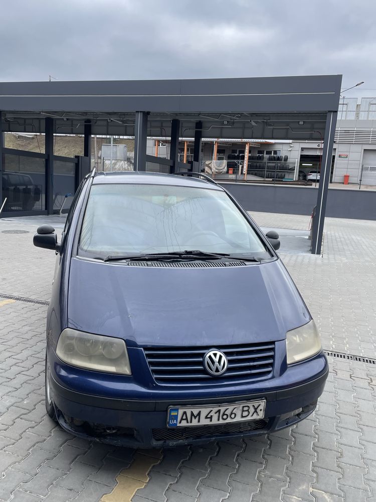 Volkswagen Sharan продам