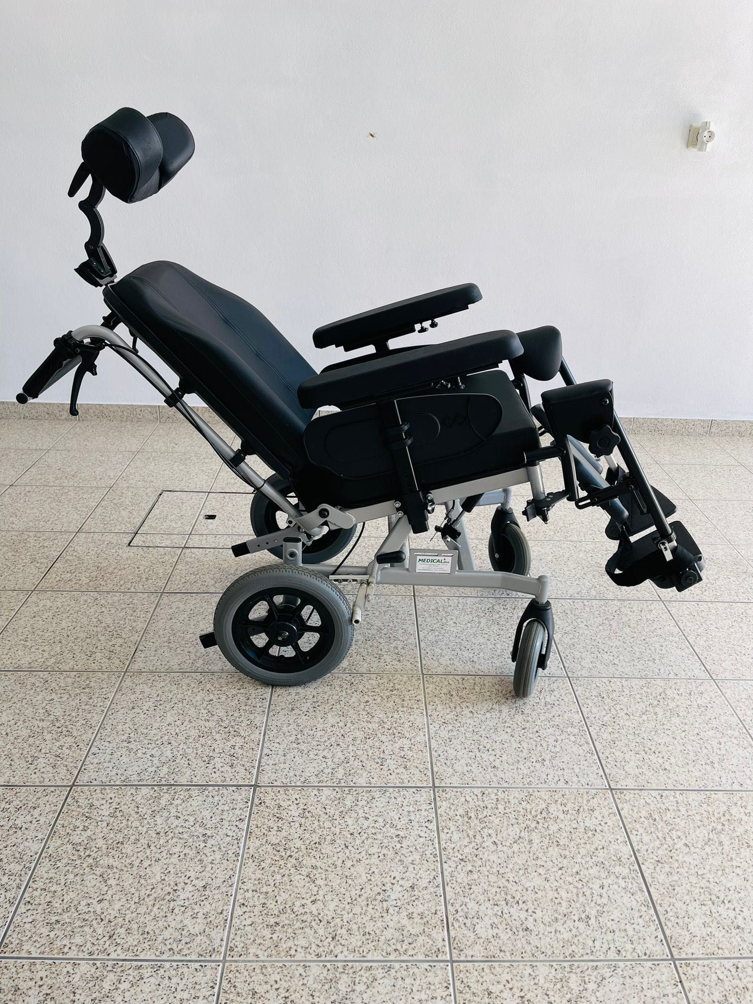 Cadeira de rodas geriátrica