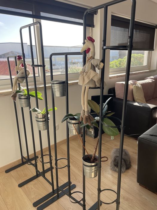 Floreira amovivel preto com suporte vasos