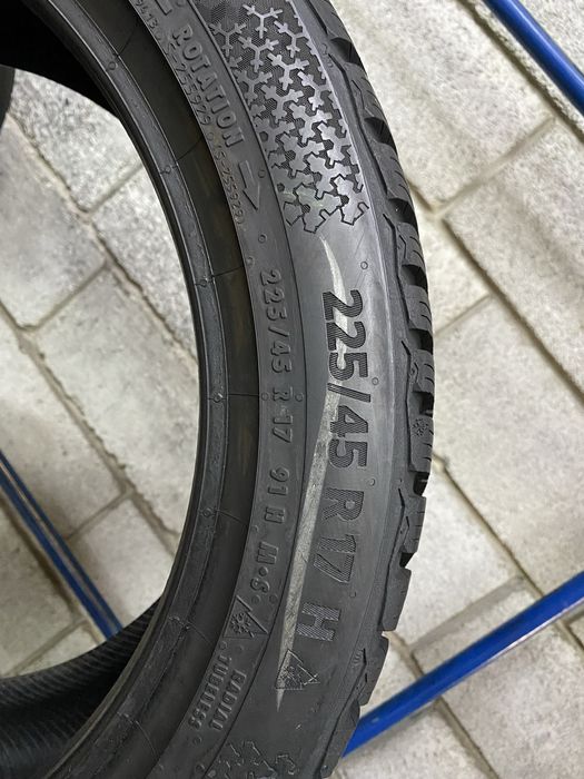 Зимові шини 225/45 R17 CONTINENTAL