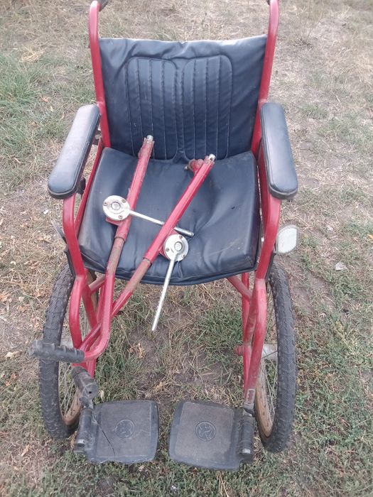 Продаю инвалидную коляску.