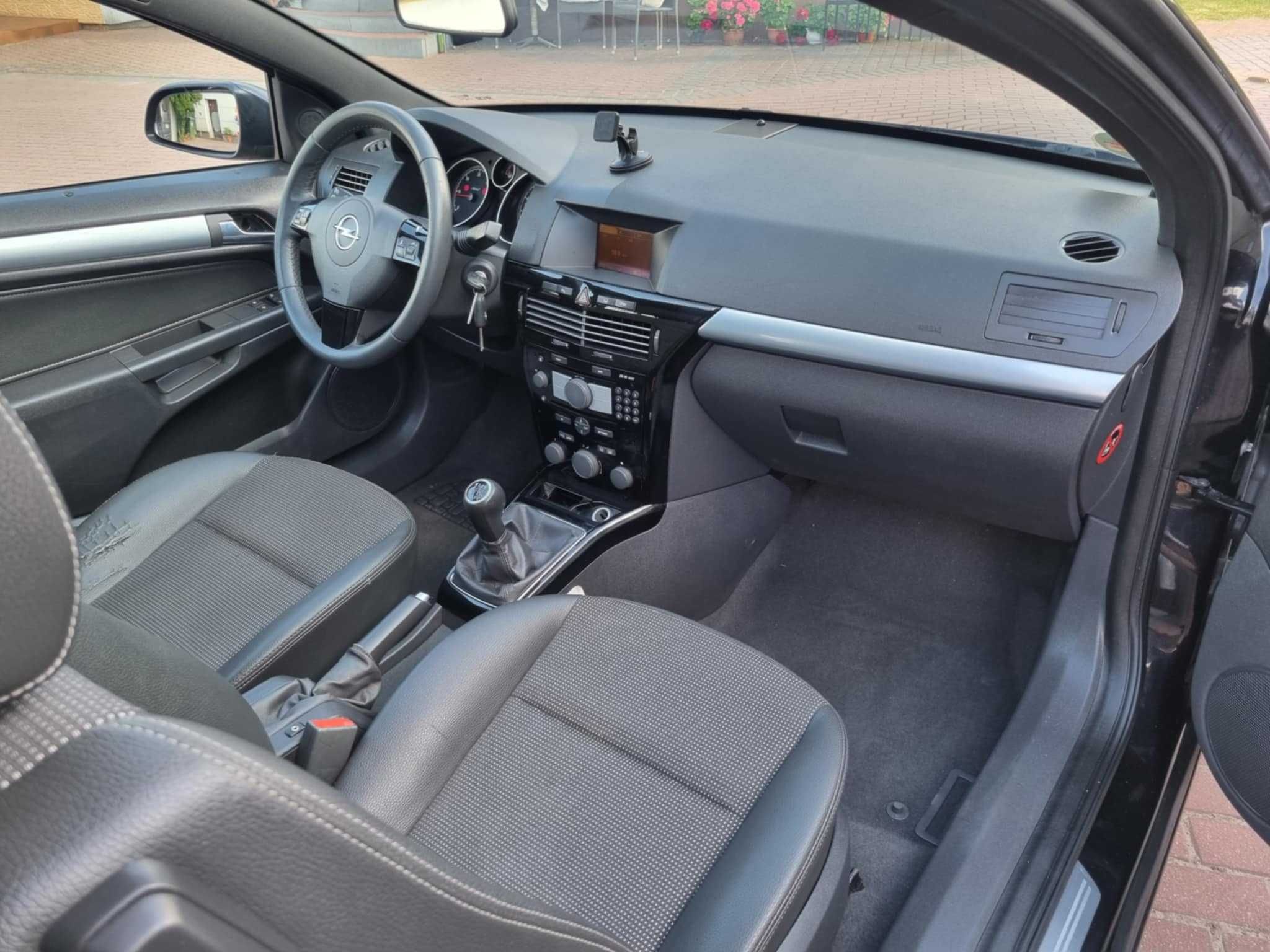 Opel Astra GTC 1,9 150kM Panorama poł skóry BiXenon