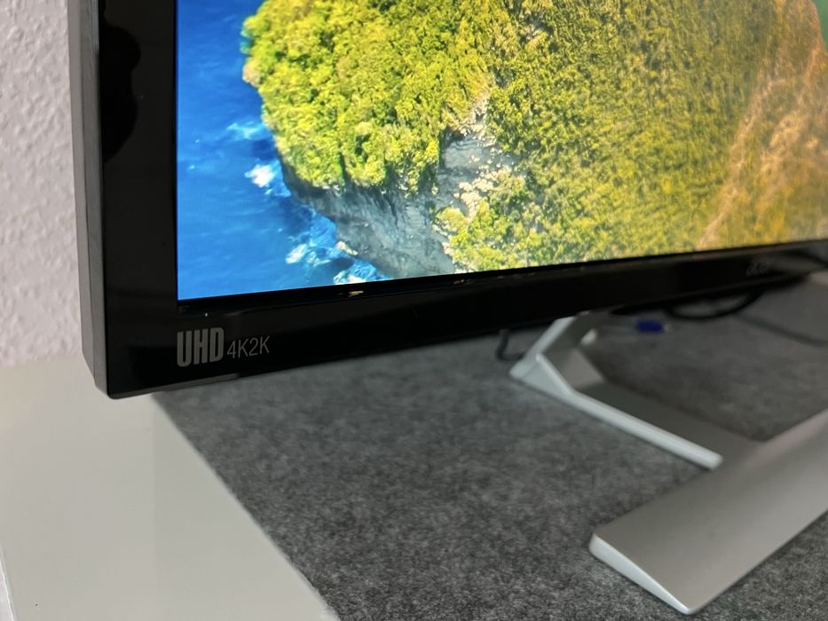 #1498 Acer RT280K 4K UHD monitor