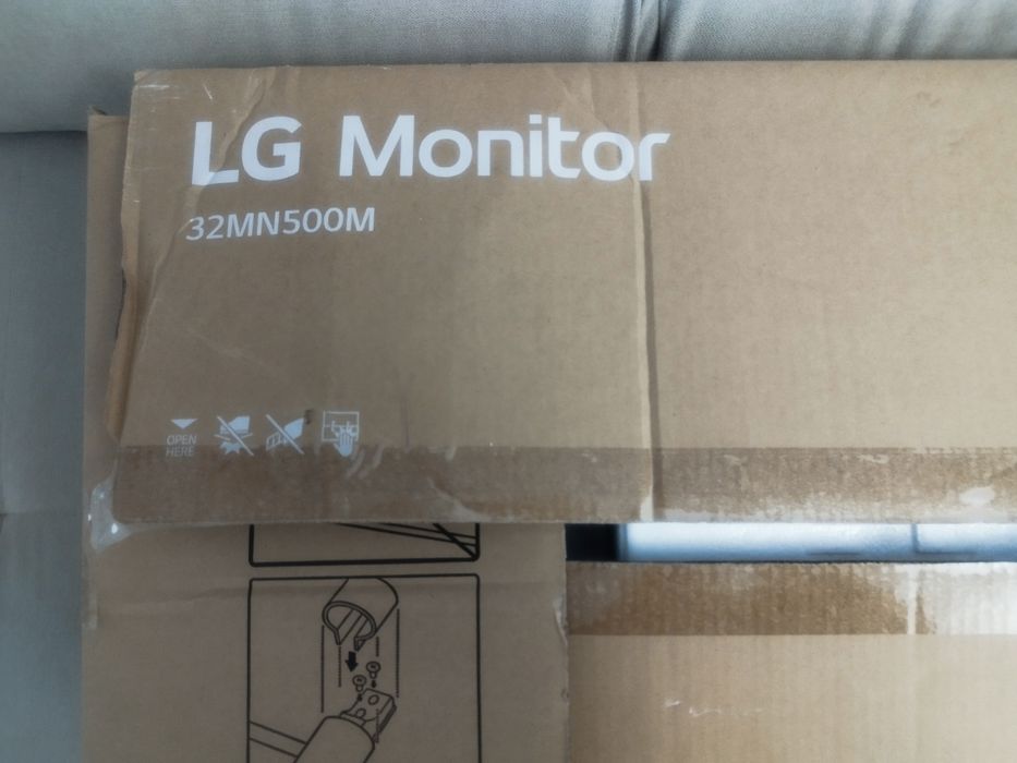 Vendo monitor LG 32'' ecrã metade partido
