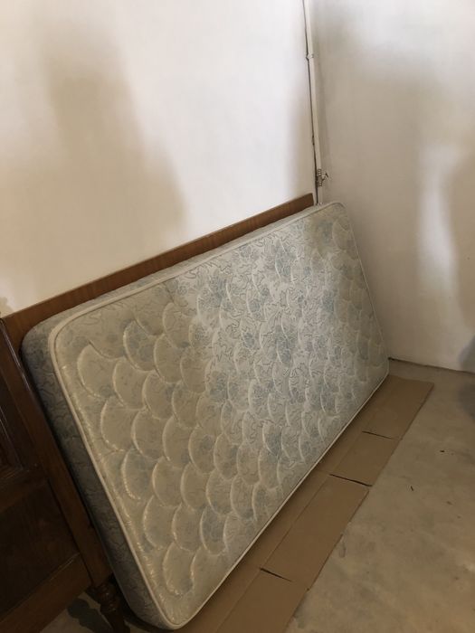 Cama em madeira maciça +estrado +colchão