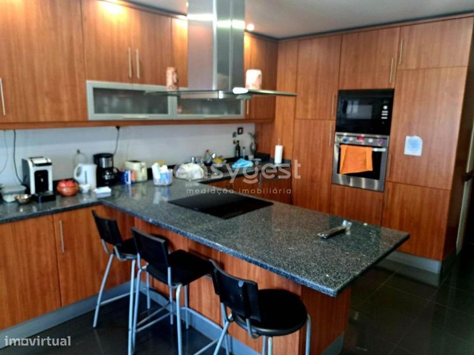 Apartamento de 176mts2, tipologia T3 com terraço na Baixa Setubalense.