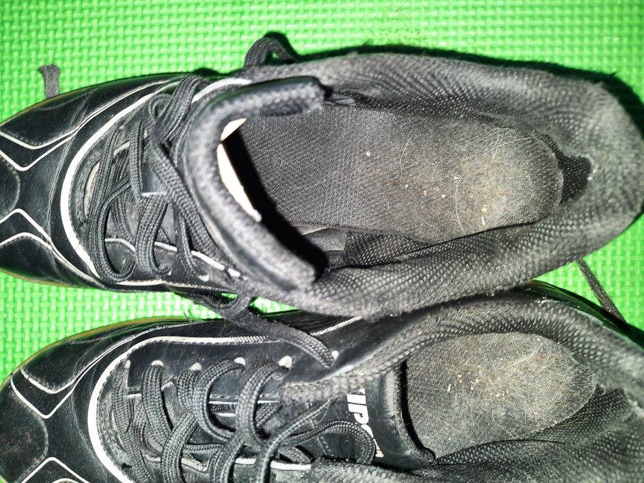 Buty halowe 36 czarne Kipsta sportowe piłka nożna halówki