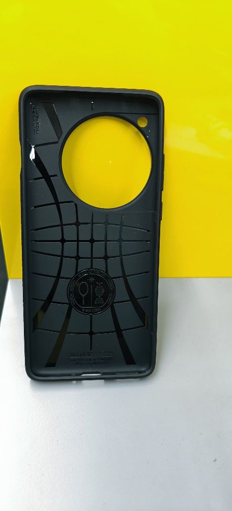 Etui Spigen Liquid Air do One Plus 12 - czarny mat - stan bardzo dobry