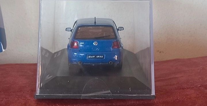 Golf R32 escala 1:43