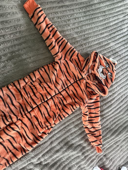 Новорічні , святкові костюми