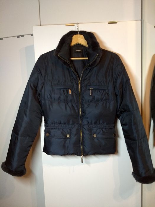 Czarna kurtka z futerkiem motivi, 36/S. Puchowa kurtka ciepła kurtka