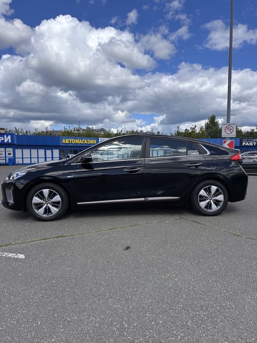 Hyundai Ionic 2017 в максимальній комплектації