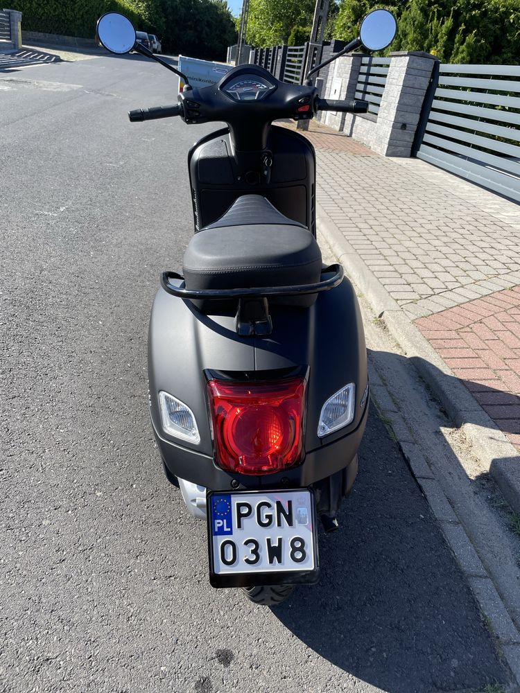 Piaggio Vespa 300 GTS Super Notte