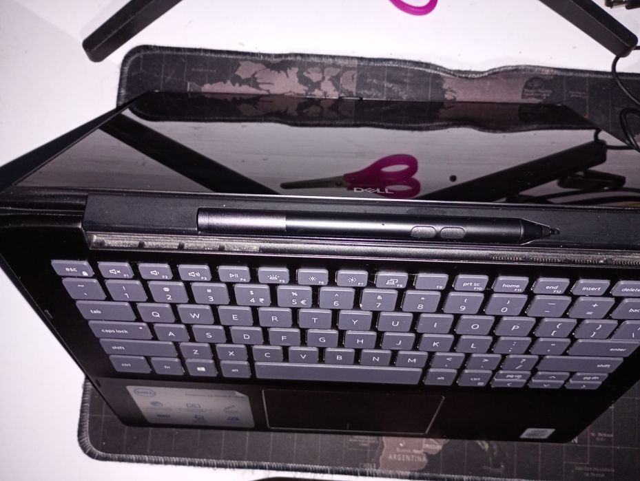 Dell Inspiron 13 7000 ekran dotykowy może się zamienić w tablet