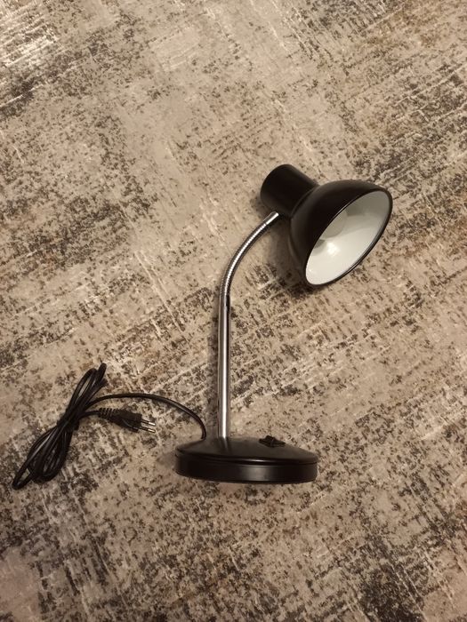 Lampka na biurko czarna
