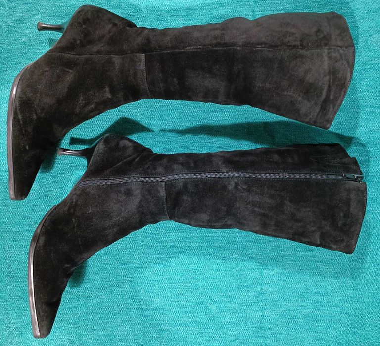 Botas em Camurça - Pretas - BARATÍSSIMAS