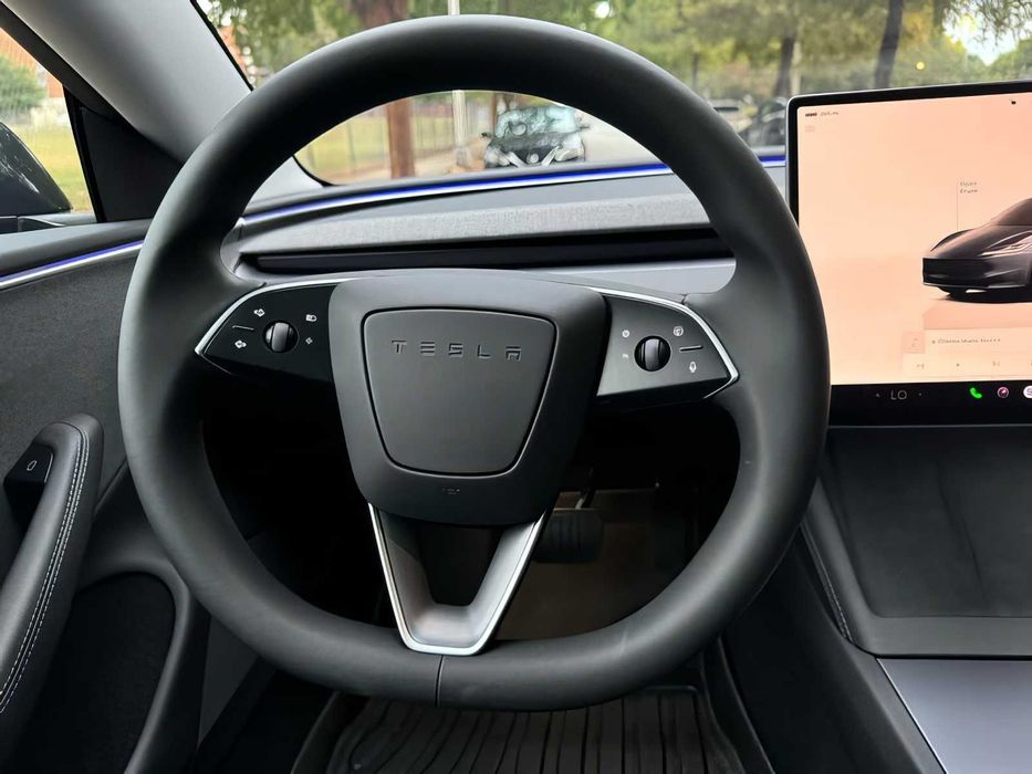 Tesla Model 3      2024