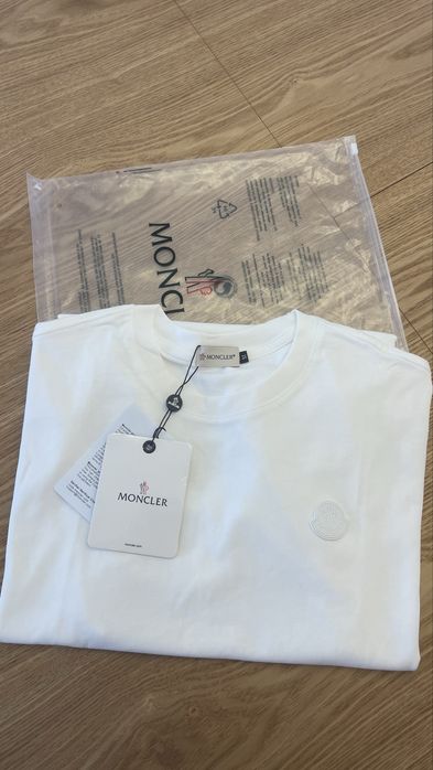 T-shirt moncler tamanho M